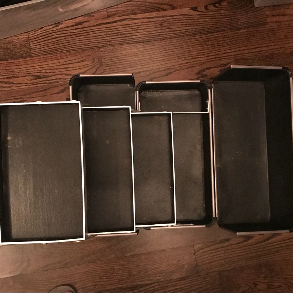 Makeup carrier